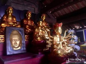 Hệ thống tượng Phật trong Kim Ngưu tự. Ảnh: Ngọc Phương